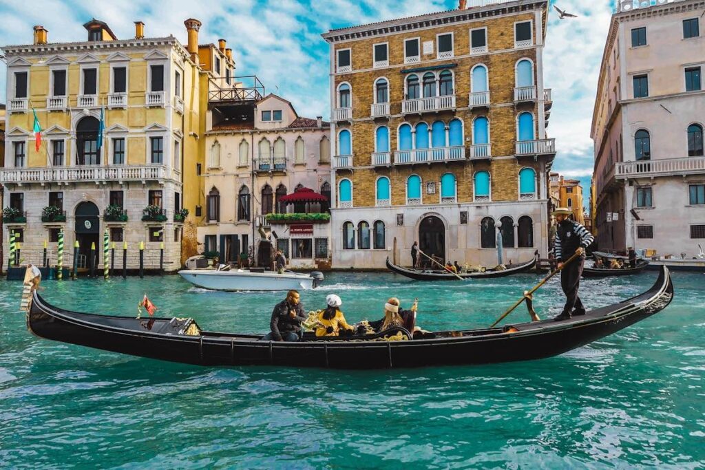 gondola-on-venice-canal-venice-with-kids